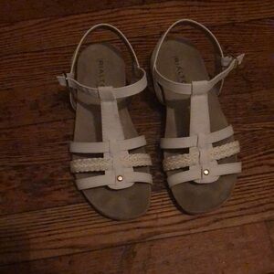 RIALTO Comfort sandal Size 6 M White in color